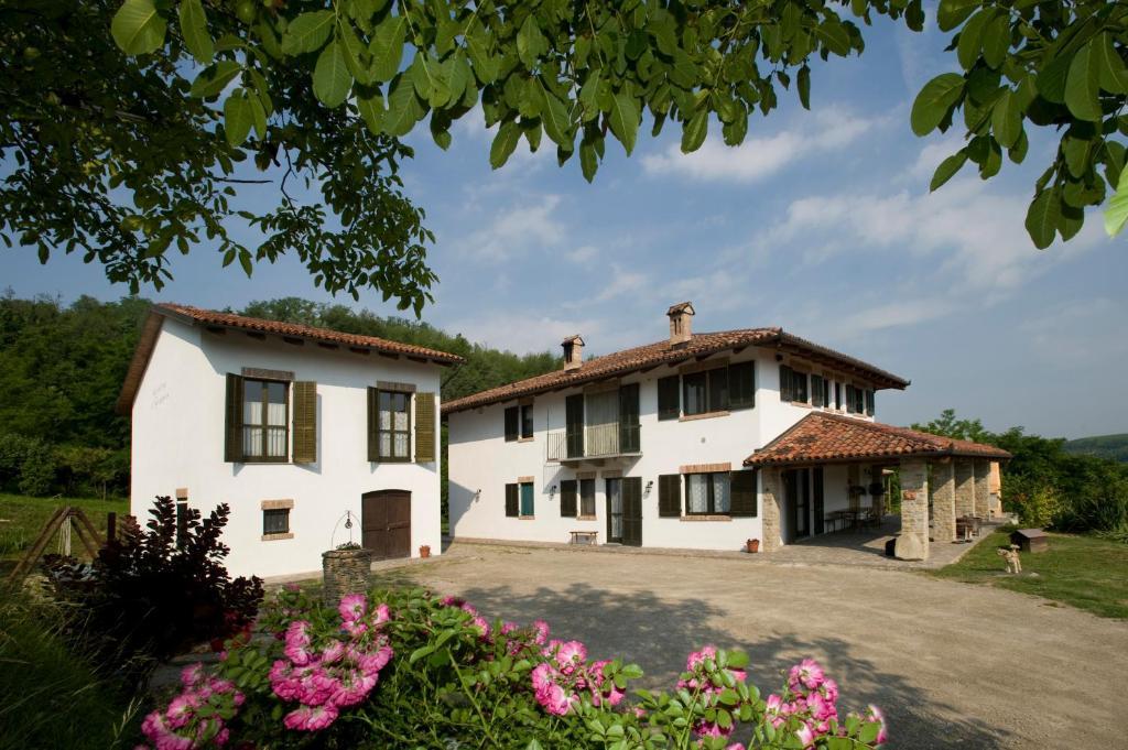 Cascina Il Ginepro Guest House Sinio Exterior photo