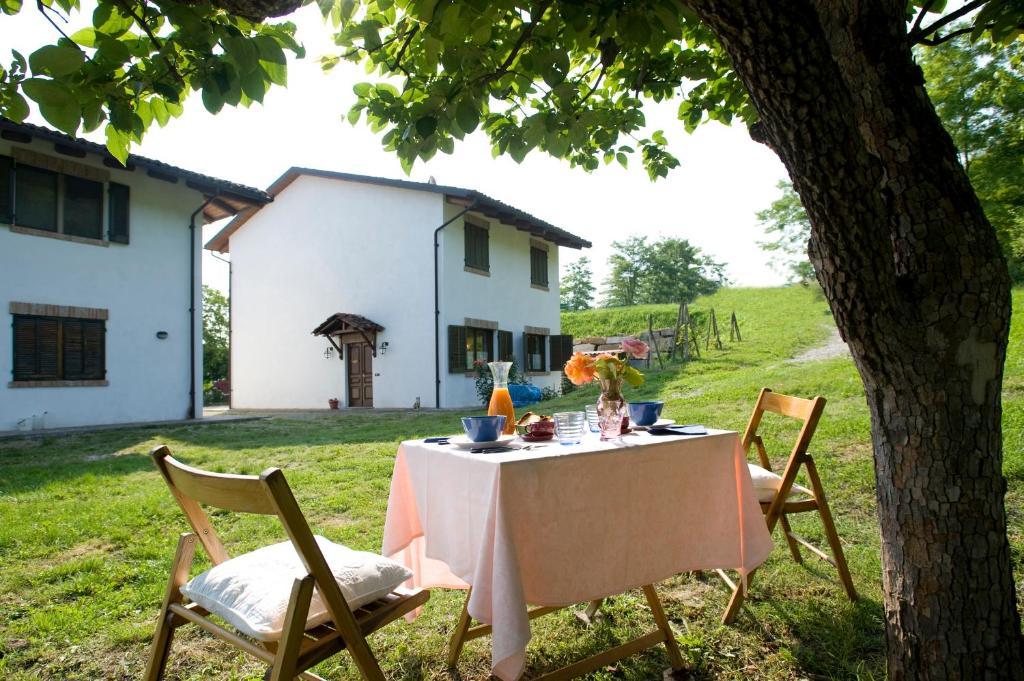 Cascina Il Ginepro Guest House Sinio Exterior photo