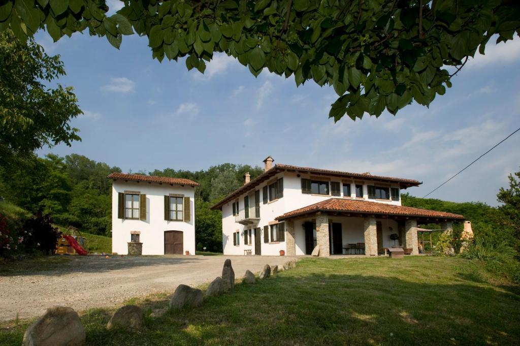 Cascina Il Ginepro Guest House Sinio Exterior photo